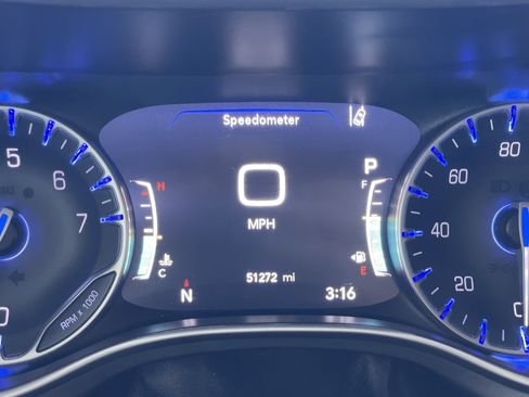 Used 2023 Chrysler Pacifica Touring-L FWD image 36