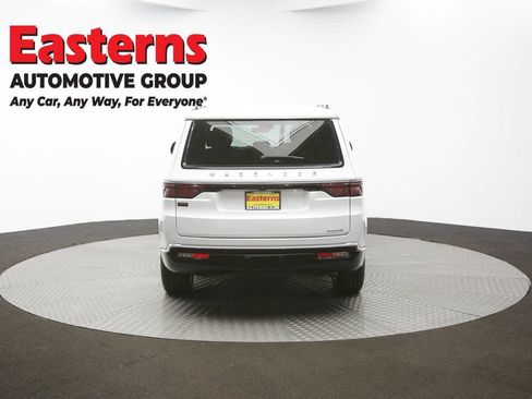 Used 2023 Jeep Wagoneer Series III w/ Preferred Equipment Group RWD image 35
