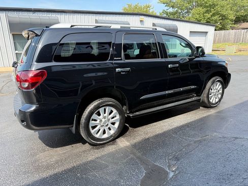 Used 2020 Toyota Sequoia Platinum AWD/4WD image 6