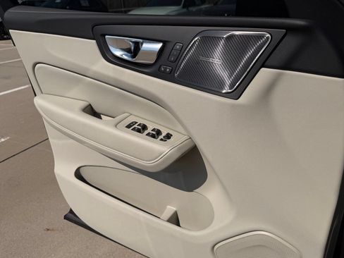 New 2027 Volvo XC60 B5 Ultra AWD/4WD image 15