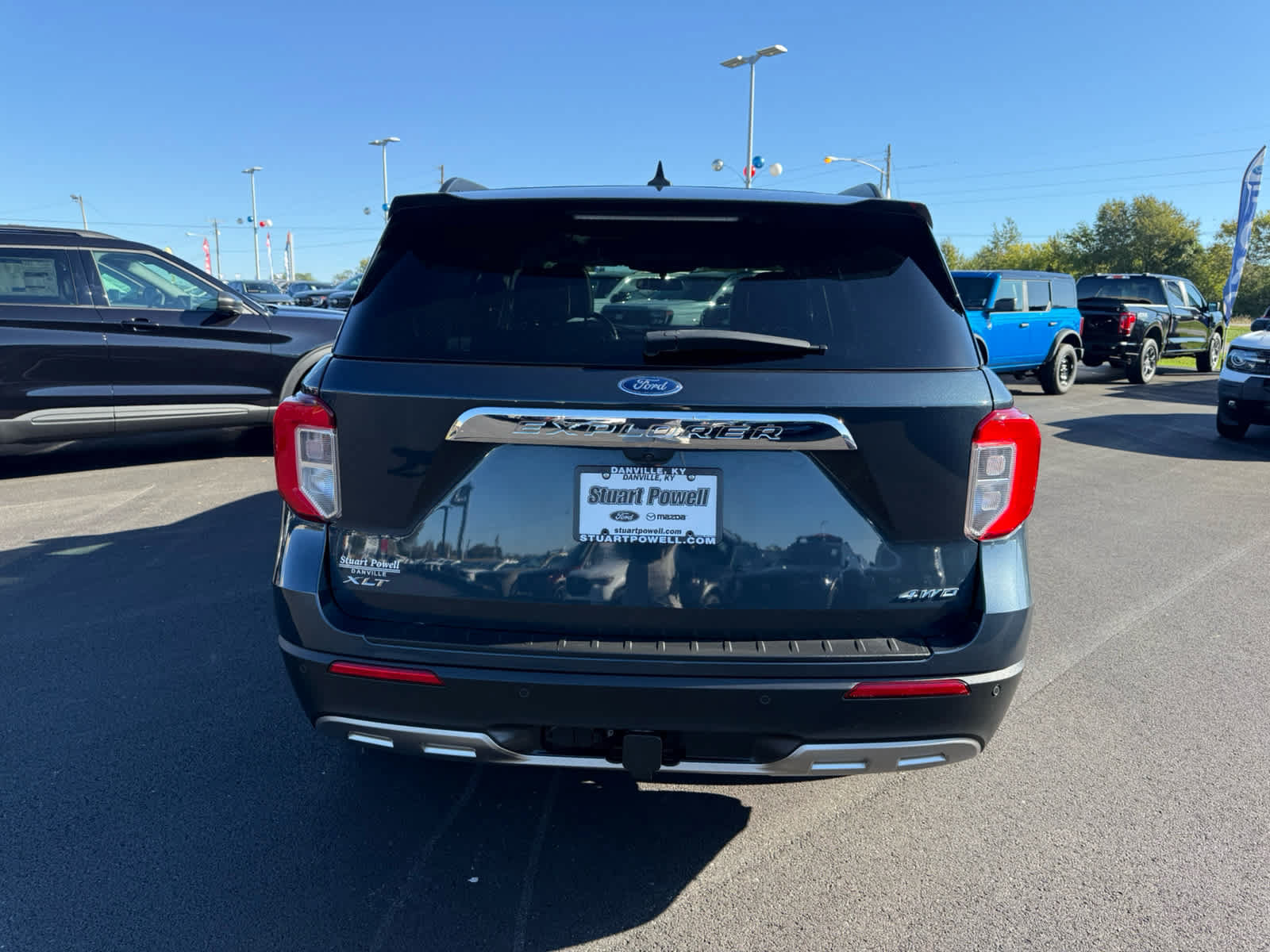Used 2023 Ford Explorer XLT w/ Equipment Group 202A AWD/4WD image 22