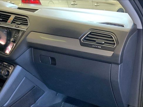 Used 2019 Volkswagen Tiguan SE w/ Panoramic Sunroof Package image 19