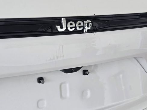 Used 2024 Jeep Grand Cherokee Limited AWD/4WD image 10
