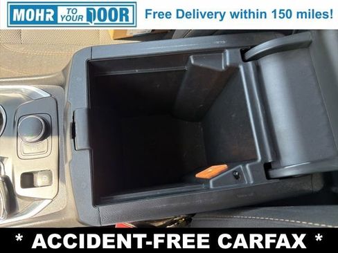 Used 2019 Chevrolet Traverse LT FWD image 21