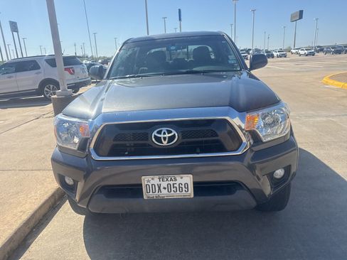 Used 2014 Toyota Tacoma PreRunner w/ SR5 Package image 2