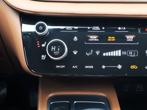 Used 2025 INFINITI QX60 Sensory w/ Vision Package image 19