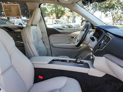 Used 2023 Volvo XC90 B6 Plus w/ Protection Package Premier image 17