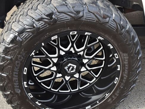 Used 2022 Ford F250 Lariat w/ Black Appearance Package image 4