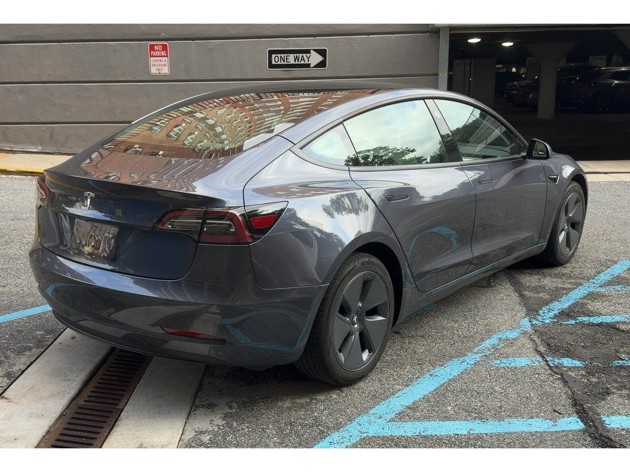 Used 2023 Tesla Model 3 Standard Range RWD image 4