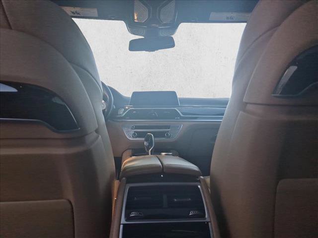 Used 2021 BMW 750i xDrive w/ M Sport Package AWD/4WD image 18