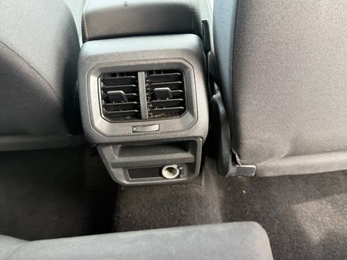 Used 2020 Volkswagen Tiguan S image 14