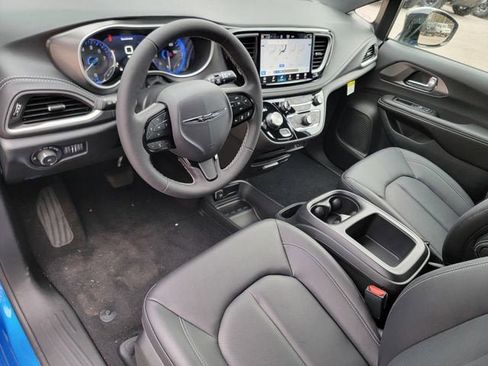 New 2026 Chrysler Pacifica Select AWD/4WD image 18