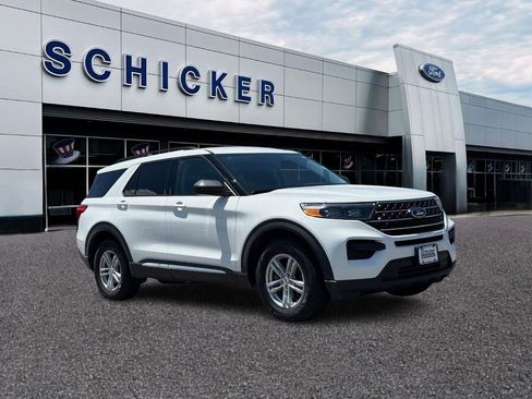 Used 2023 Ford Explorer XLT AWD/4WD image 1