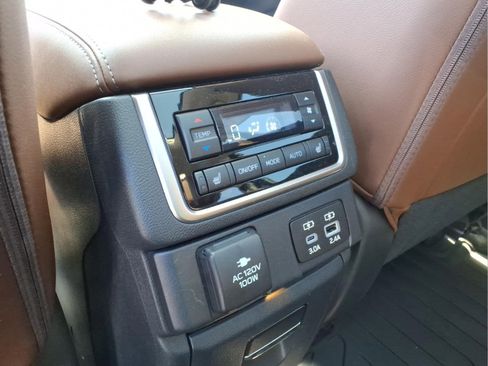 Certified 2025 Subaru Ascent Touring w/ Popular Package #1 AWD/4WD image 6