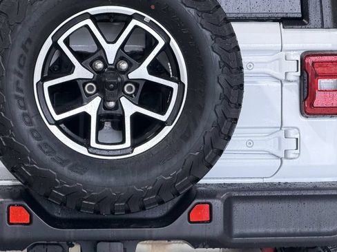Used 2025 Jeep Wrangler Unlimited Rubicon AWD/4WD image 10