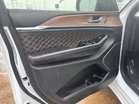 Used 2023 Jeep Grand Cherokee Summit w/ Adv Protech Group IV AWD/4WD image 19