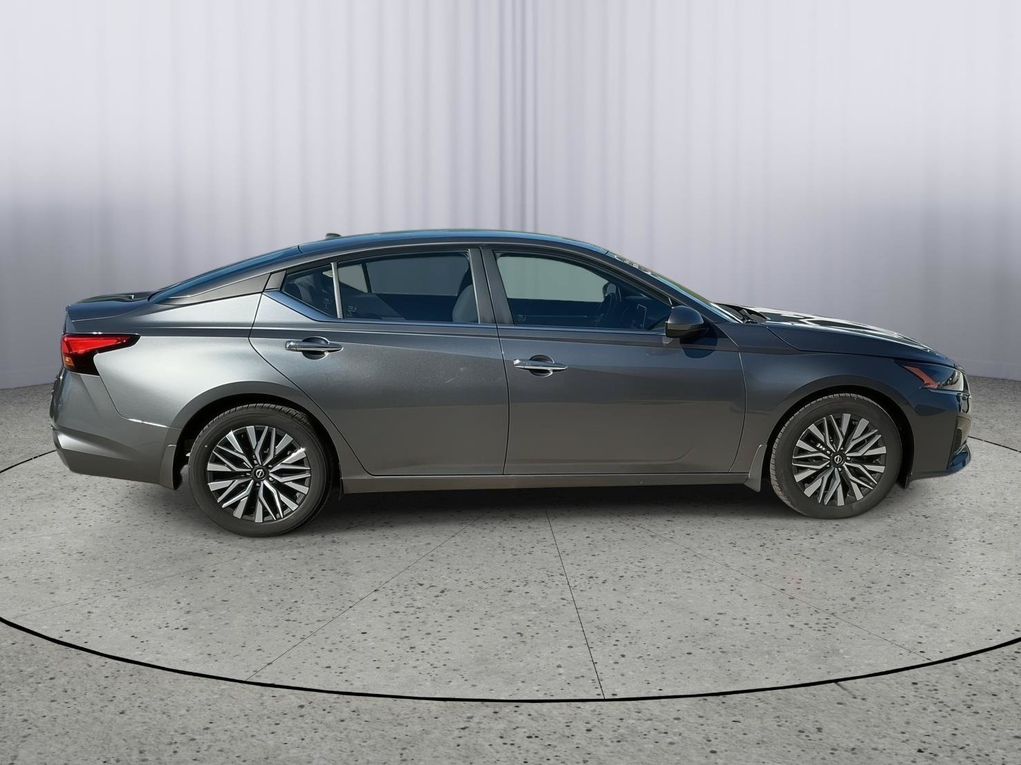 Used 2023 Nissan Altima 2.5 SV FWD image 6