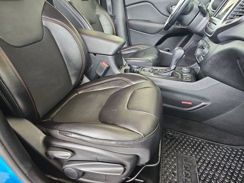 Used 2021 Jeep Cherokee Trailhawk AWD/4WD image 13