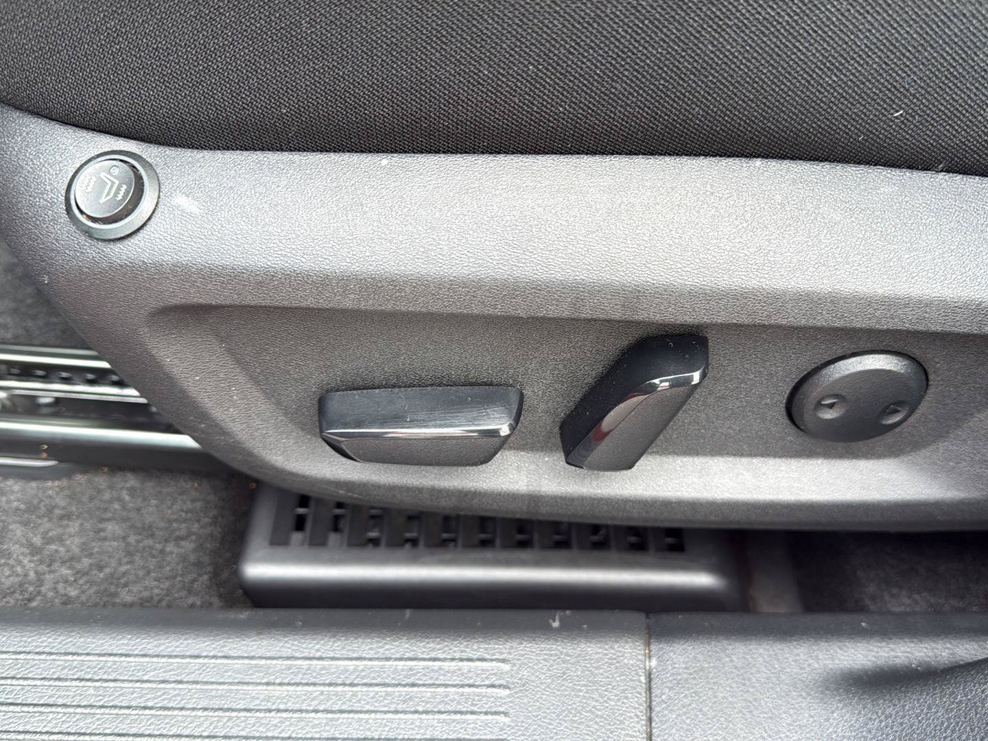 Certified 2023 Nissan Rogue SV AWD/4WD image 16