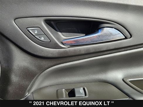 Used 2021 Chevrolet Equinox LT image 32