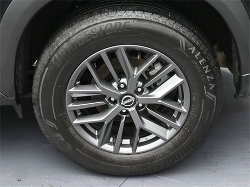 Used 2023 Nissan Rogue S image 8