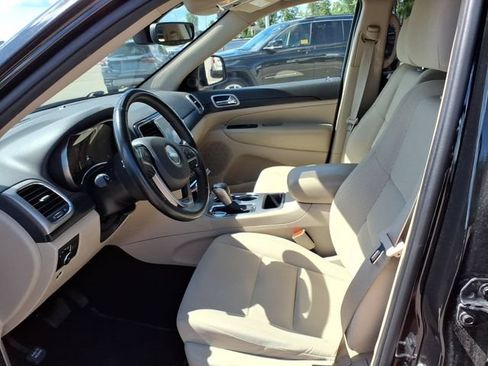 Used 2022 Jeep Grand Cherokee Laredo E AWD/4WD image 9