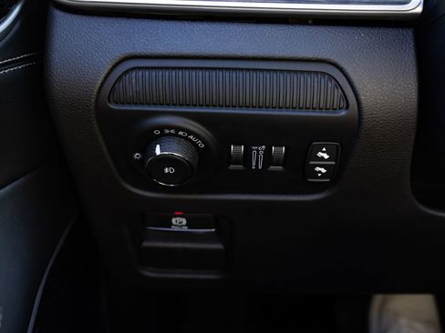 Used 2022 Jeep Wagoneer Series II AWD/4WD image 14