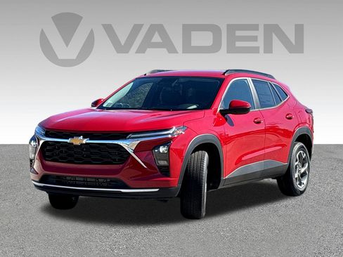 New 2026 Chevrolet Trax LT w/ Driver Confidence Package FWD image 3