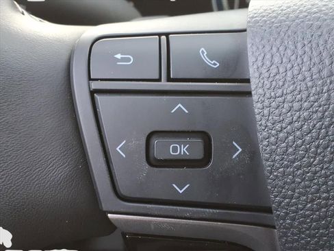 Used 2025 Toyota Camry SE image 30