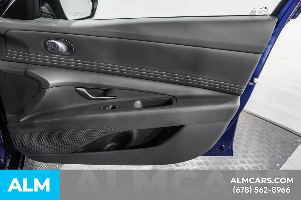 Used 2025 Hyundai Elantra SEL FWD image 42