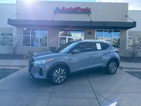 Used 2021 Nissan Kicks SV image 1