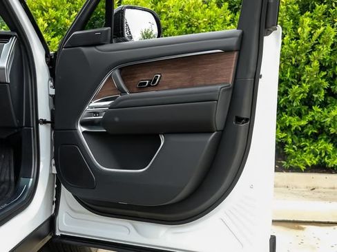 New 2026 Land Rover Range Rover Long Wheelbase SE AWD/4WD image 35