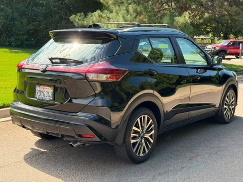 Used 2023 Nissan Kicks SV w/ Interior Electronics Package FWD image 4