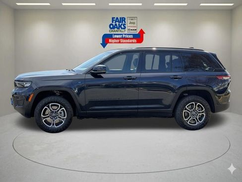 Used 2023 Jeep Grand Cherokee Trailhawk AWD/4WD image 11