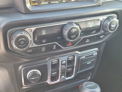 Used 2021 Jeep Gladiator Overland AWD/4WD image 19