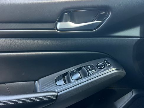 Used 2025 Nissan Altima 2.5 SV FWD image 13
