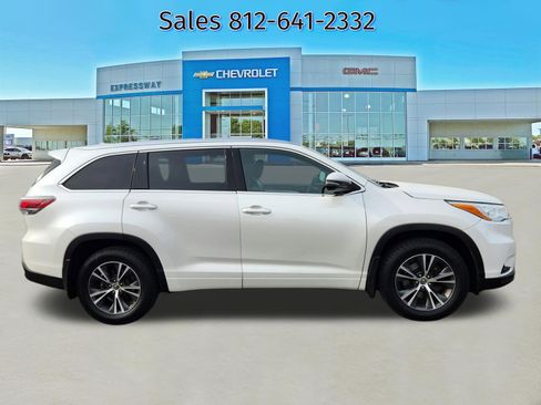 Used 2016 Toyota Highlander XLE image 8