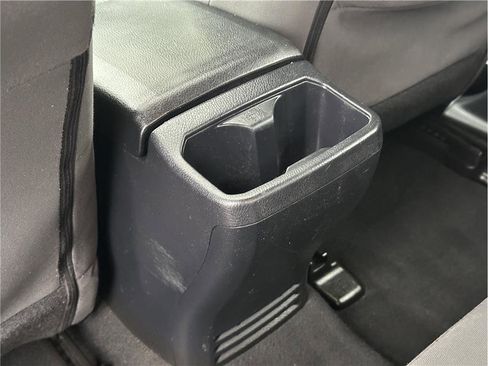 Used 2017 Toyota Tacoma TRD Off-Road w/ Premium & Technology Package AWD/4WD image 17