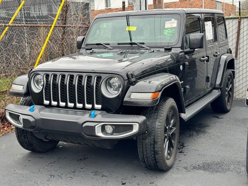 Used 2023 Jeep Wrangler Unlimited Sahara w/ Cold Weather Group image 6