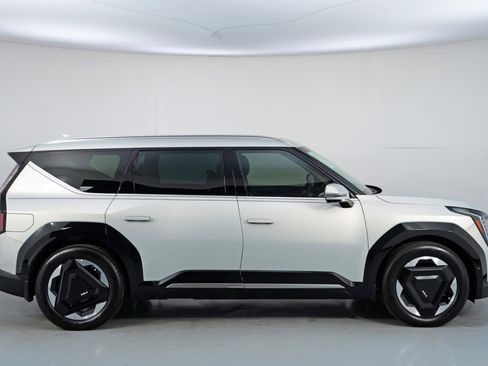 Used 2026 Kia EV9 Land image 57