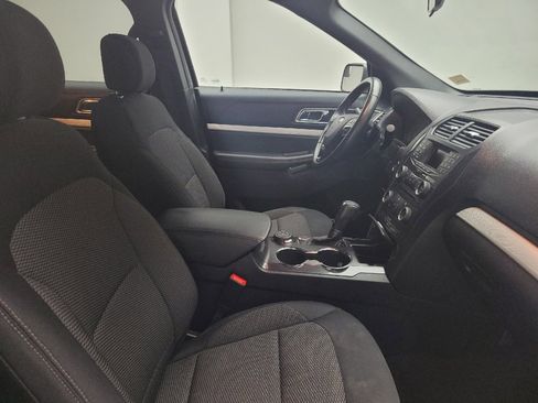 Used 2017 Ford Explorer XLT AWD/4WD image 21