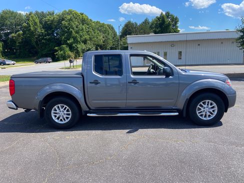 Used 2018 Nissan Frontier SV w/ Value Truck Package RWD image 4