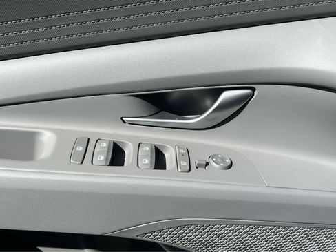 New 2026 Hyundai Elantra Hybrid FWD image 30