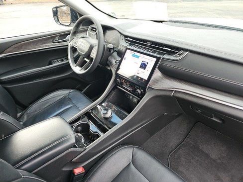 Used 2023 Jeep Grand Cherokee L Limited w/ Black Appearance Package image 14