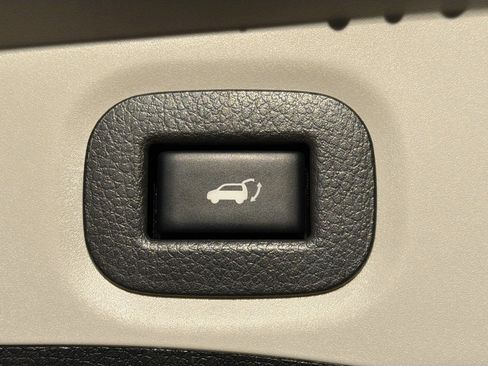 Used 2019 Nissan Rogue SL w/ Premium Package image 12