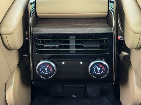 Used 2024 Land Rover Range Rover Sport SE image 40