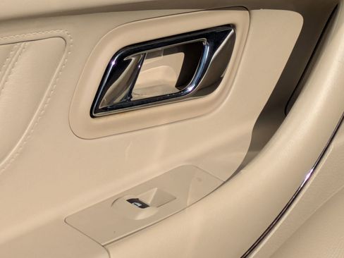 Used 2013 Ford Taurus Limited image 25