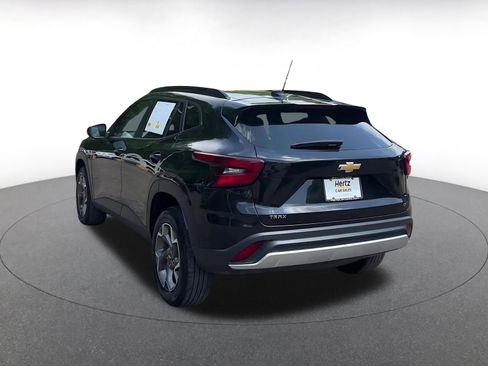 Used 2025 Chevrolet Trax LT FWD image 12