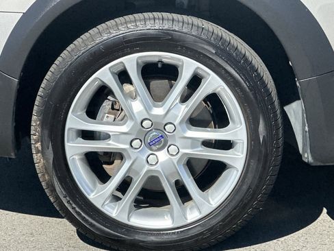 Used 2016 Volvo XC70 T5 Platinum w/ Protection Package image 11