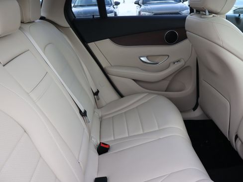 Used 2021 Mercedes-Benz GLC 300 4MATIC image 18